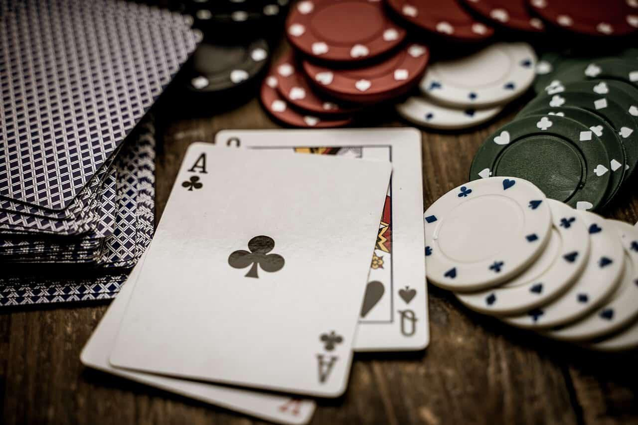 Liêng là game bài dân gian đã có từ lâu và được nhiều tay chơi yêu thích