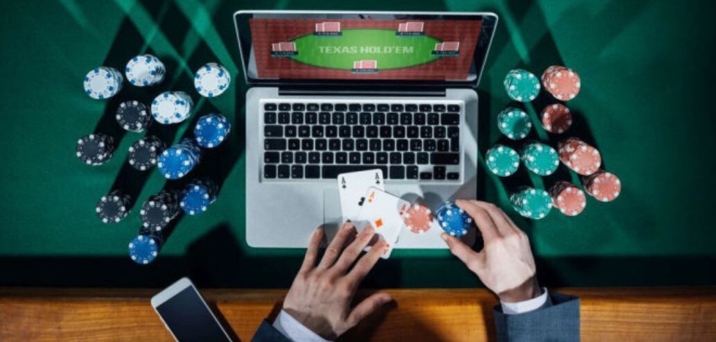 Internet ngày càng phổ biến giúp việc đánh bài thông qua mạng càng phổ biến